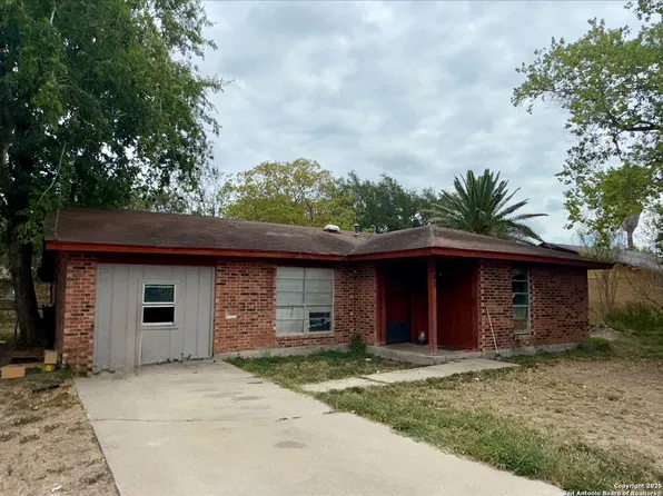 805 Continental Dr, Three Rivers, TX 78071