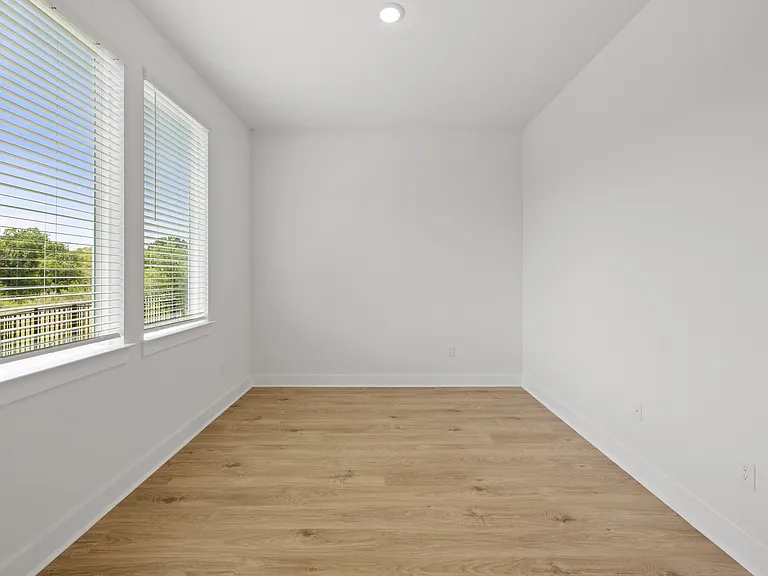 1608 Kit Cir — Photo 30