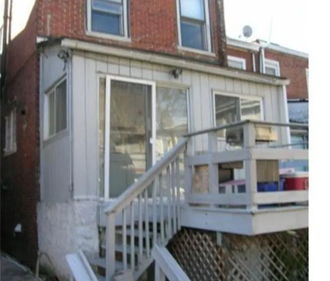 715 W Elm St — Photo 10