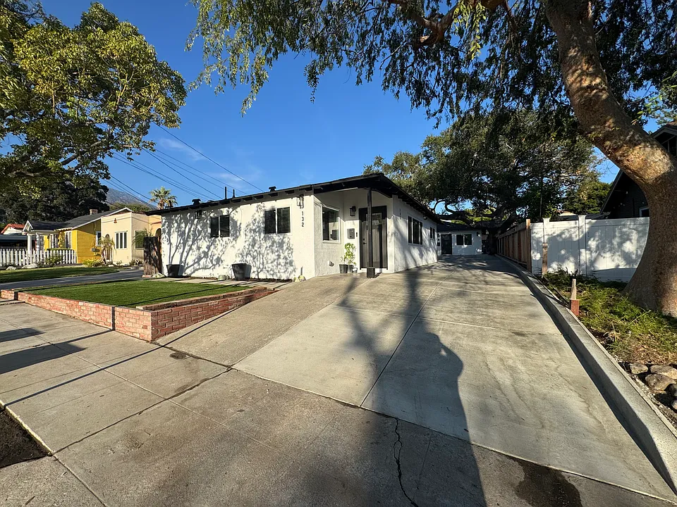 132 Poinsettia Ave #B