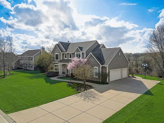 5th image of W226N7303 Woodland Creek Dr