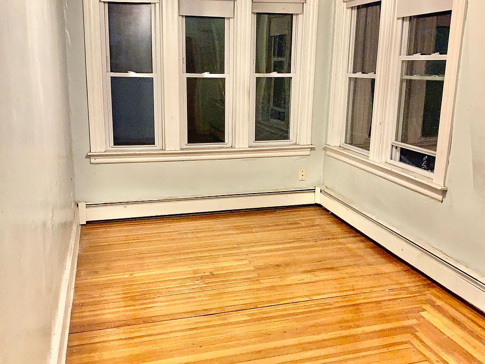 1st image of 25 Kenyon St Floor 3