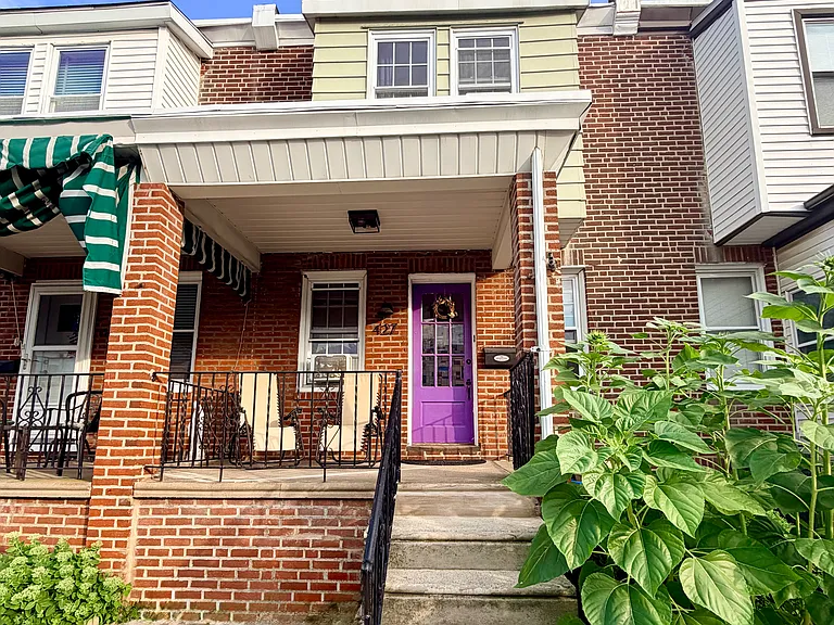 427 Naomi St — Photo 2