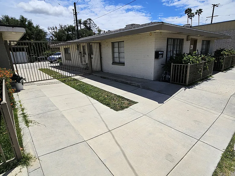 Railroad Ave — Photo 7