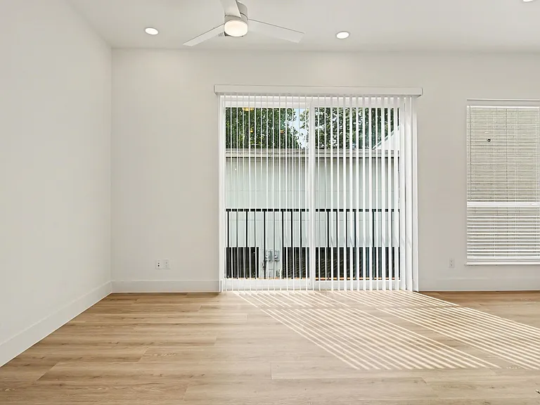 2217 N Fitzhugh Ave #204 — Photo 5