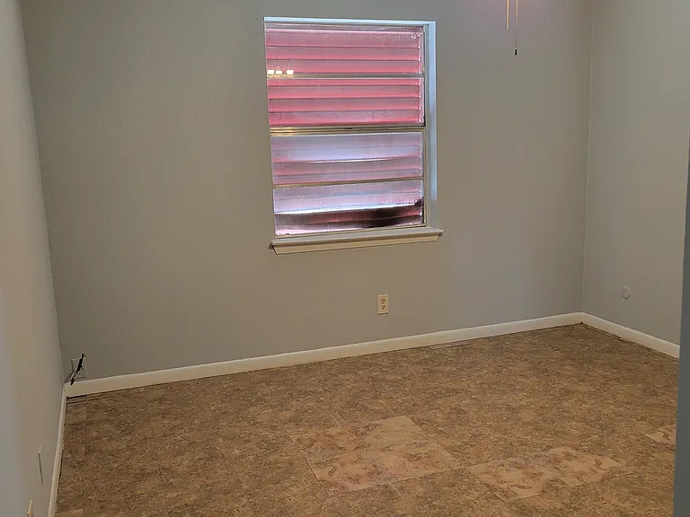 525 Laurel St #18 — Photo 4