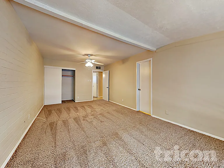 5024 W Krall St — Photo 8