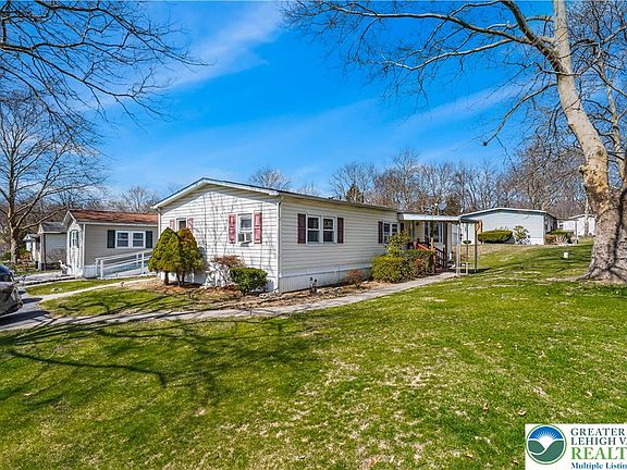 2nd image of 1 Woodsdale Ct