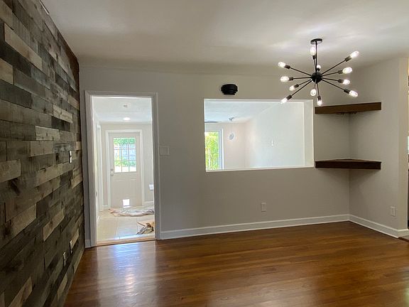 5th image of 3121 31st St N