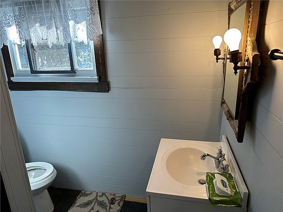 5th image of 38 E Main St