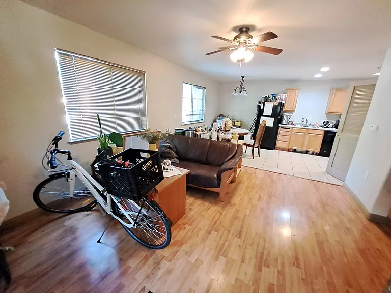 819 H St #14 — Photo 10