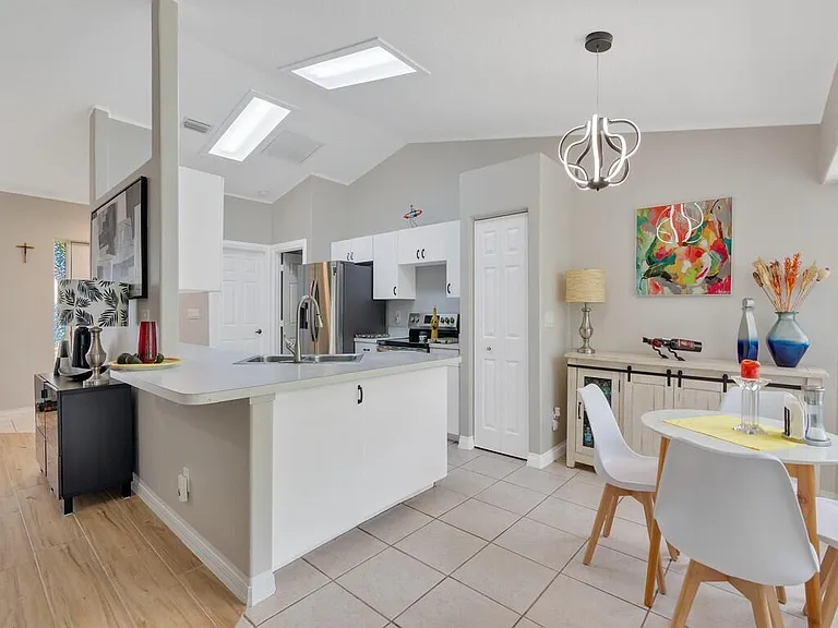 664 Vocelle Ave — Photo 6
