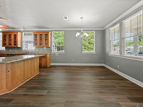 5th image of 431 E Josephine St