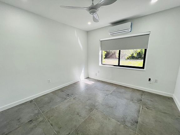3rd image of 5543 NE Miami Ct #3
