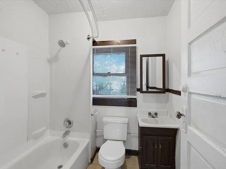 53 N 5th Ave — Photo 10