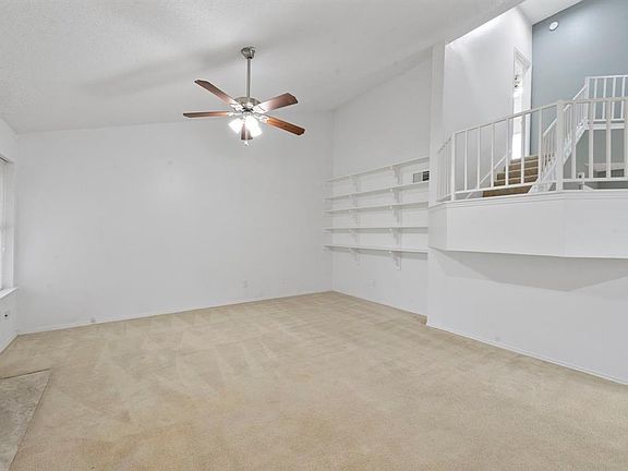 5th image of 1107 Royalcrest Dr