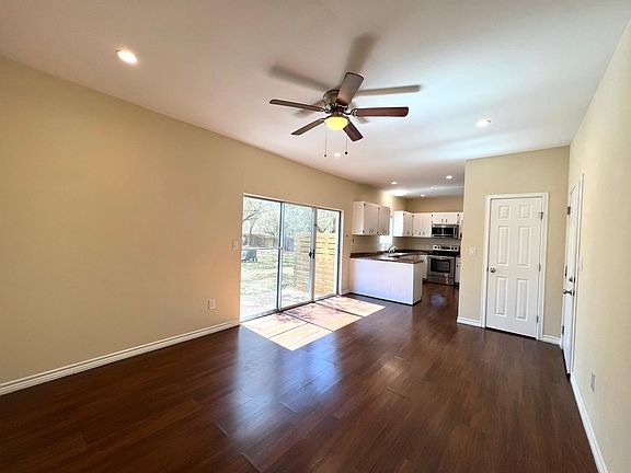 2nd image of 807 Prize Oaks Dr