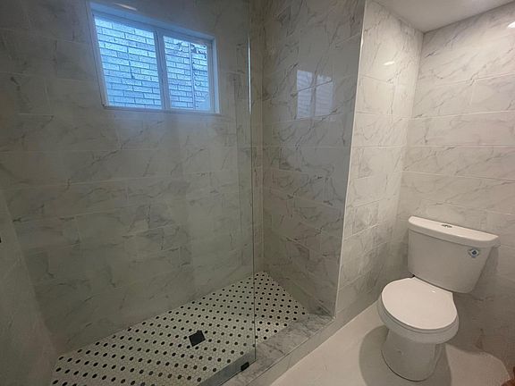 4th image of 226 Quail St #2