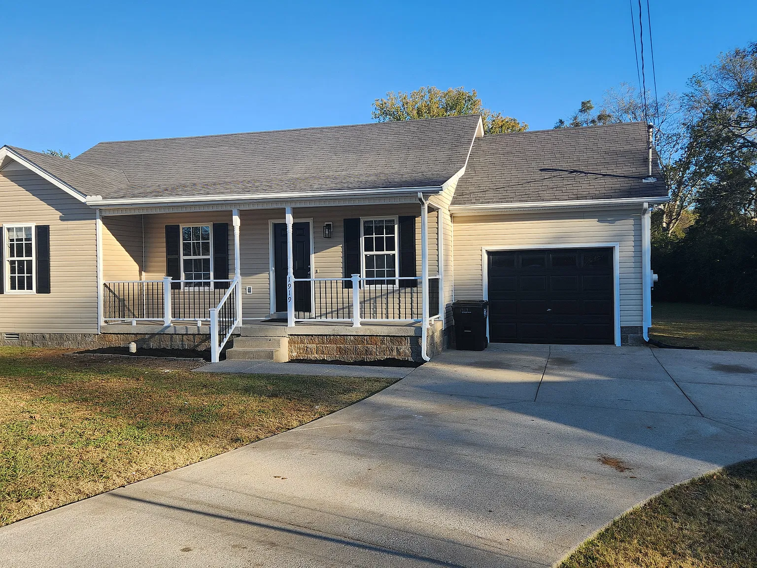 3 bed, 1208 sqft, $2,200 — Photo 3
