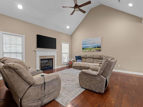 5th image of 331 Atlantis Ct