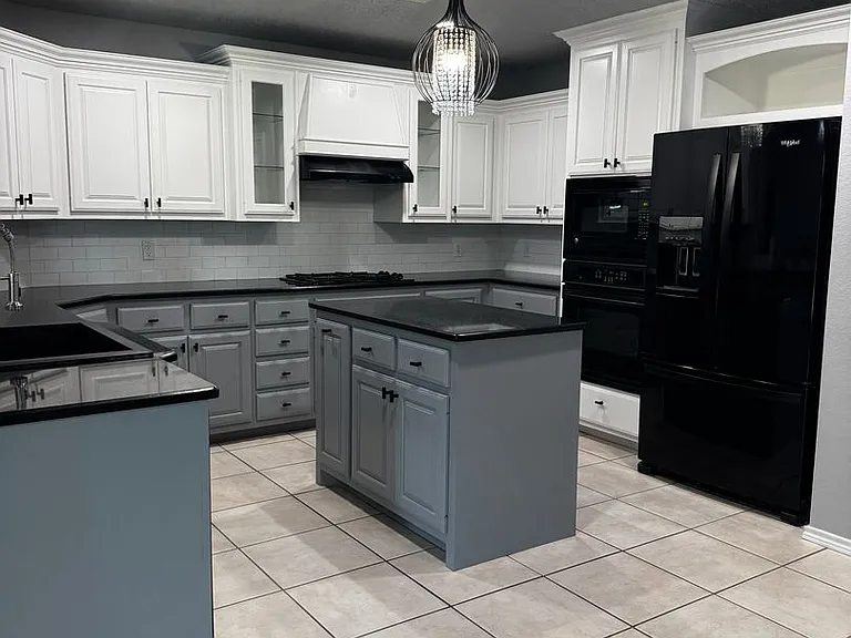 10008 York Ave — Photo 4