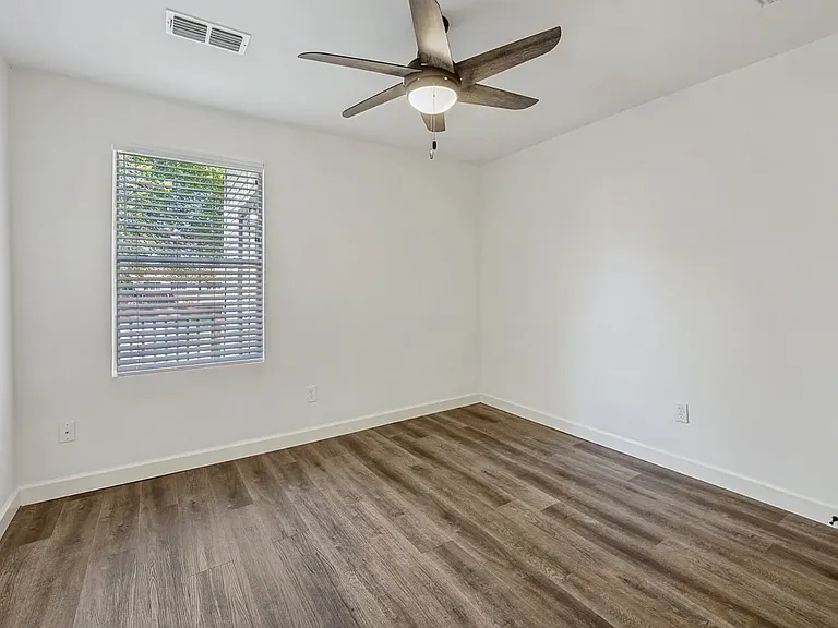 1704 S Jennings Ave — Photo 19