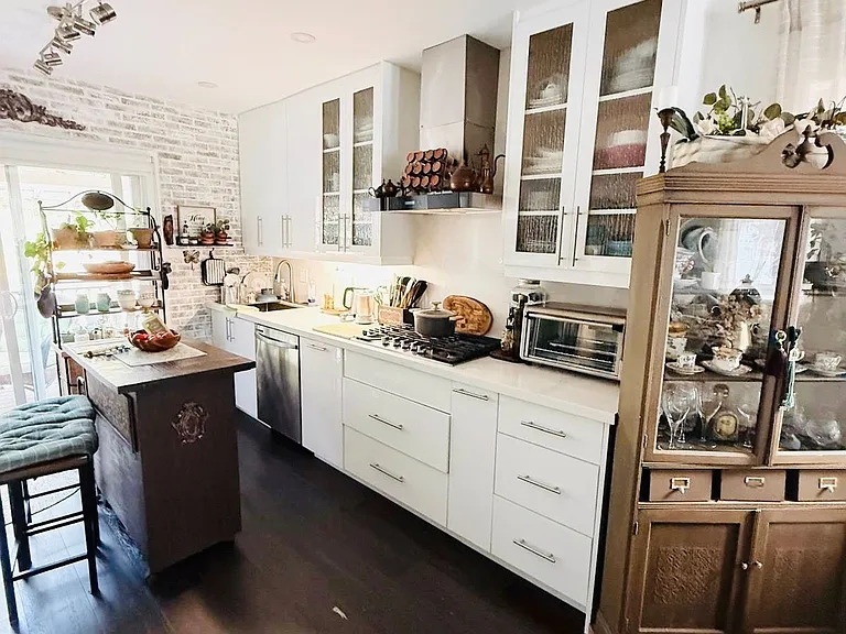 383 Coxwell Ave #MAIN UPPER — Photo 6