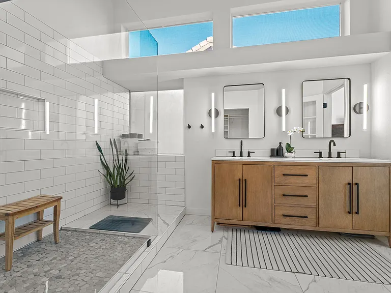 3001 E Redwood Ln — Photo 6