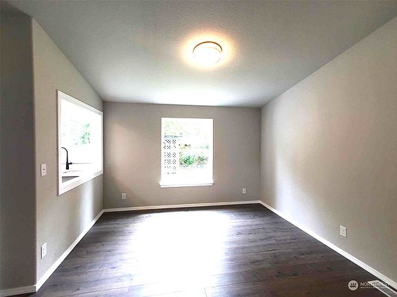 4th image of 32103 83rd Drive NW