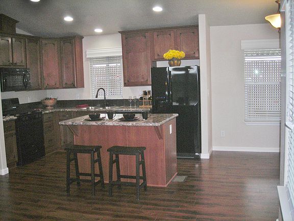 3rd image of 4409 Woodcrest Ct