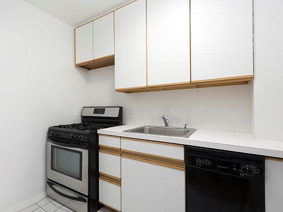 3rd image of 240 E 35th St APT 2G