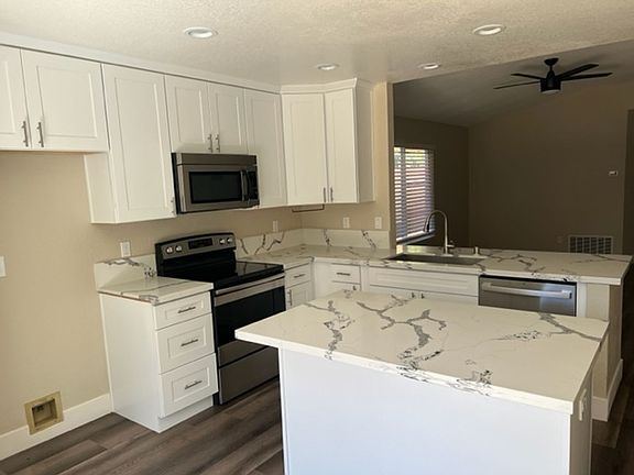 4th image of 3035 Bridgeford Dr