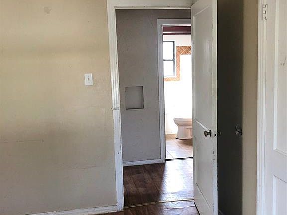4th image of 2032 E Illinois Ave
