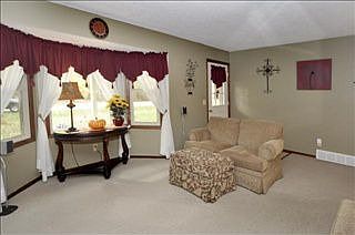 3rd image of 9235 Riverbend Dr
