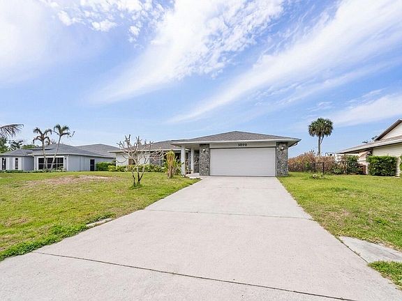 3rd image of 1078 SW Sultan Drive