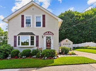 32 Chapel St, Lincoln, RI 02865