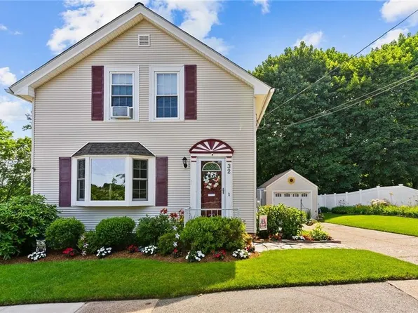 32 Chapel St, Lincoln, RI 02865
