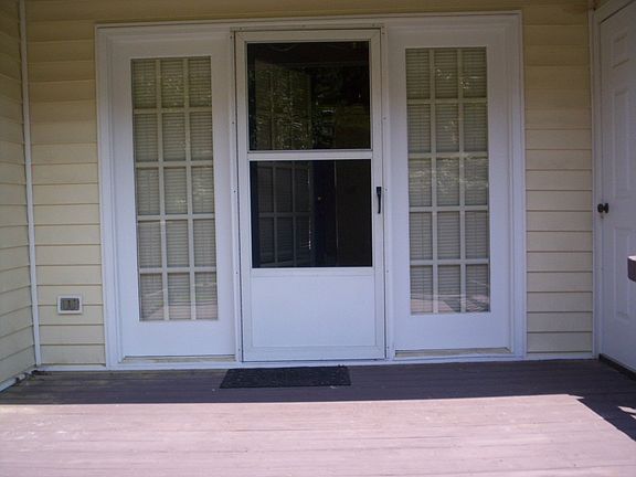 3rd image of 802 Lees Ct