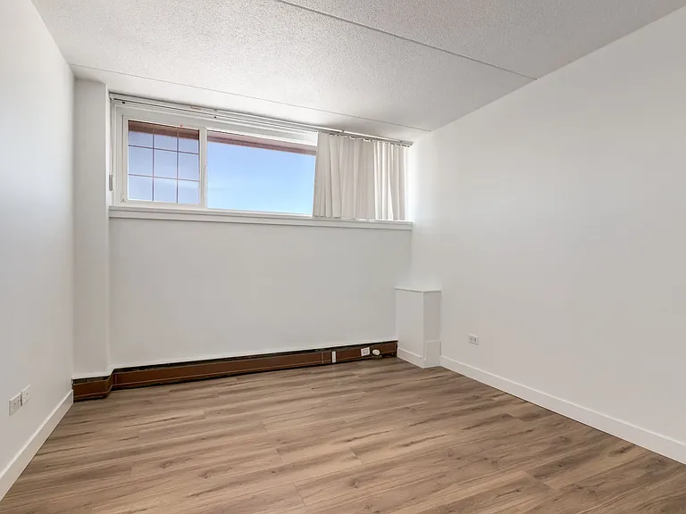 10 Frobisher Blvd SE — Photo 40
