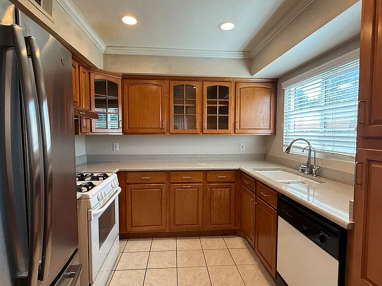 1122 Cleghorn Dr #E — Photo 8