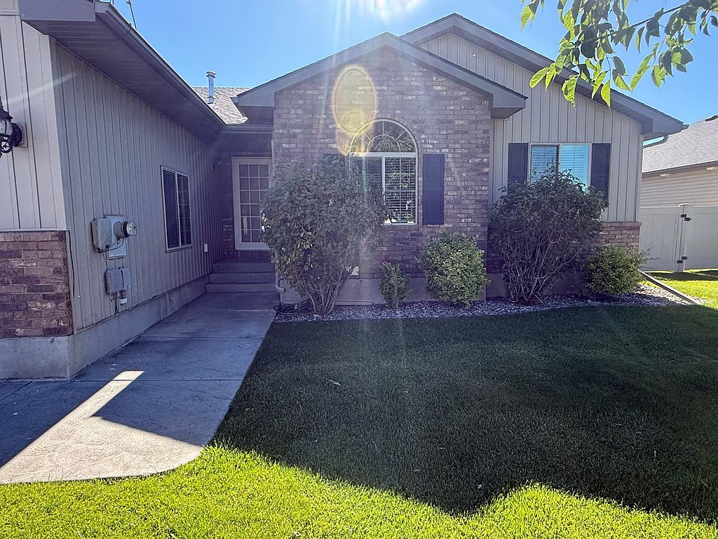 3888 Brighton Cir - Property Image