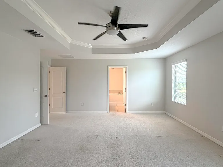 10606 Inside Loop — Photo 9