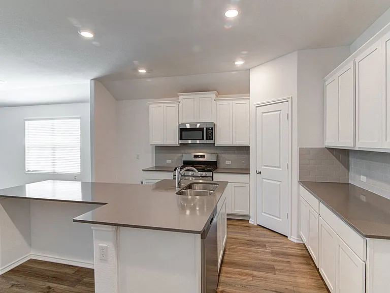 361 Madrid St — Photo 10