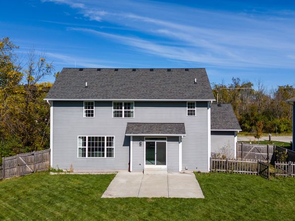 3961 E Oakwood Rd, Oak Creek, WI 53154