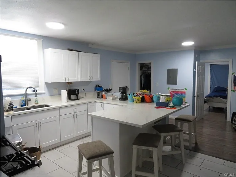 3923 S South Normandie Ave — Photo 3