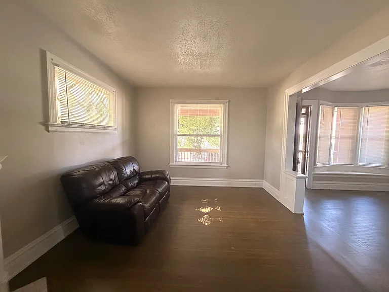 121 Machen St — Photo 4
