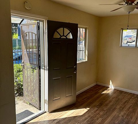 4th image of 3626 Newton Ave
