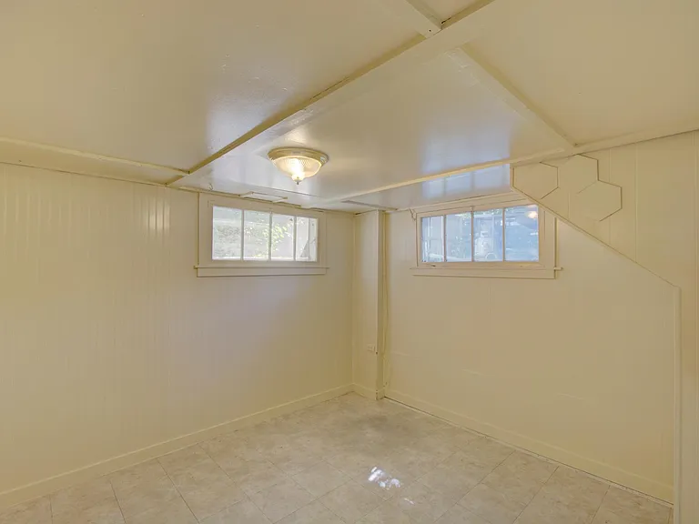 2257 S Franklin St — Photo 11