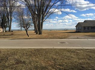 48246 Harbor Dr, Chesterfield, MI 48047