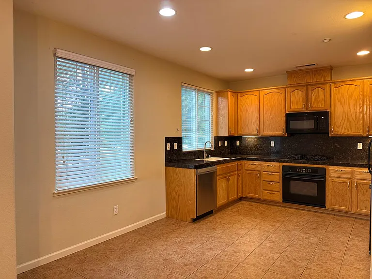 3574 Altamira Ter — Photo 8